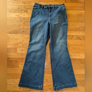Duluth Trading Co Women's Flare Jeans in Blue